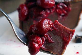 We delight our dear household with a delicious clafoutis with ripe cherries. Clafoutis with pitted cherries.
